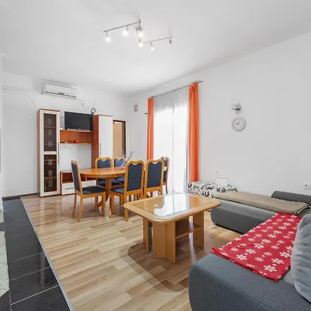 Holiday home In With Outdoor Swimming Pool Sibenik